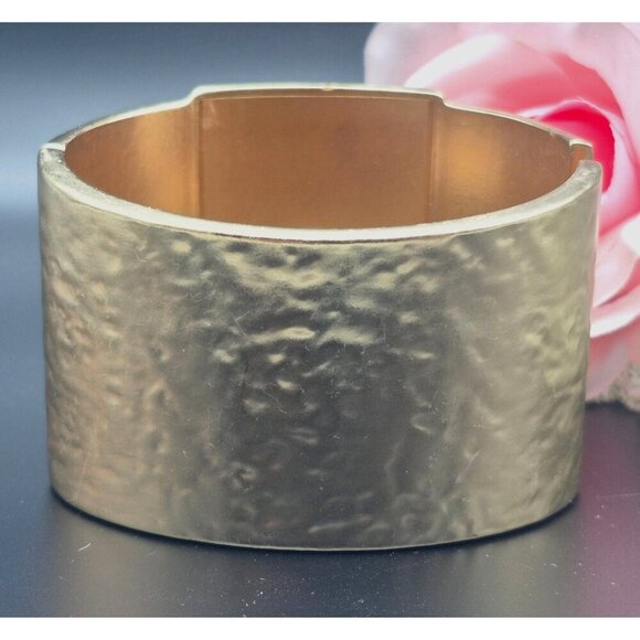 Chico's Wide Statement Hinged Bangle Bracelet Hammered Gold Tone & Cream - Picture 5 of 9